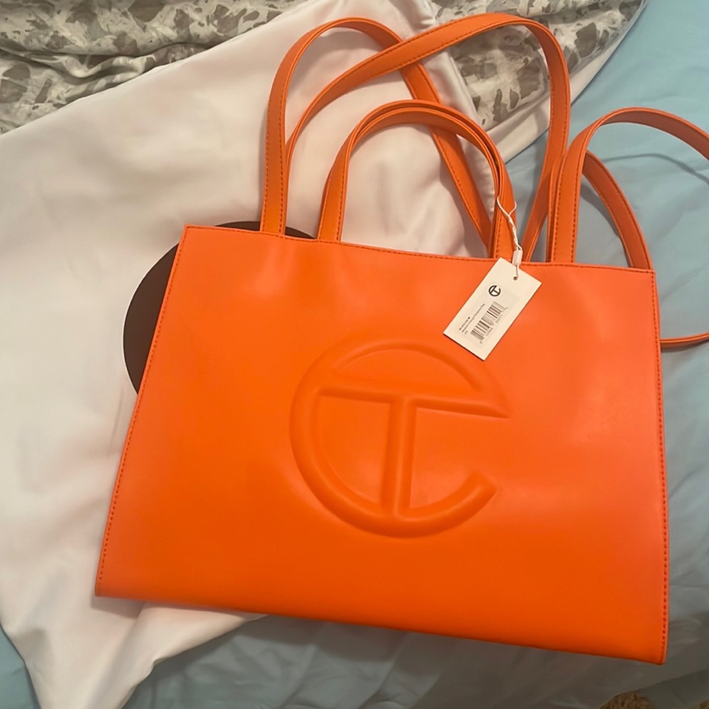 Telfar bag like new.🧡🍊